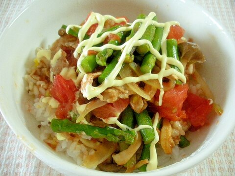 ☆トマトとアスパラの肉マヨ丼☆